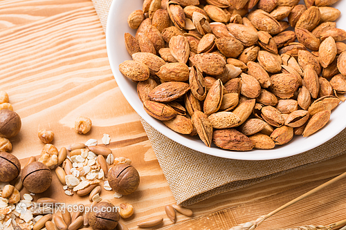 年貨堅果與干果 健康美味的佳節(jié)必備